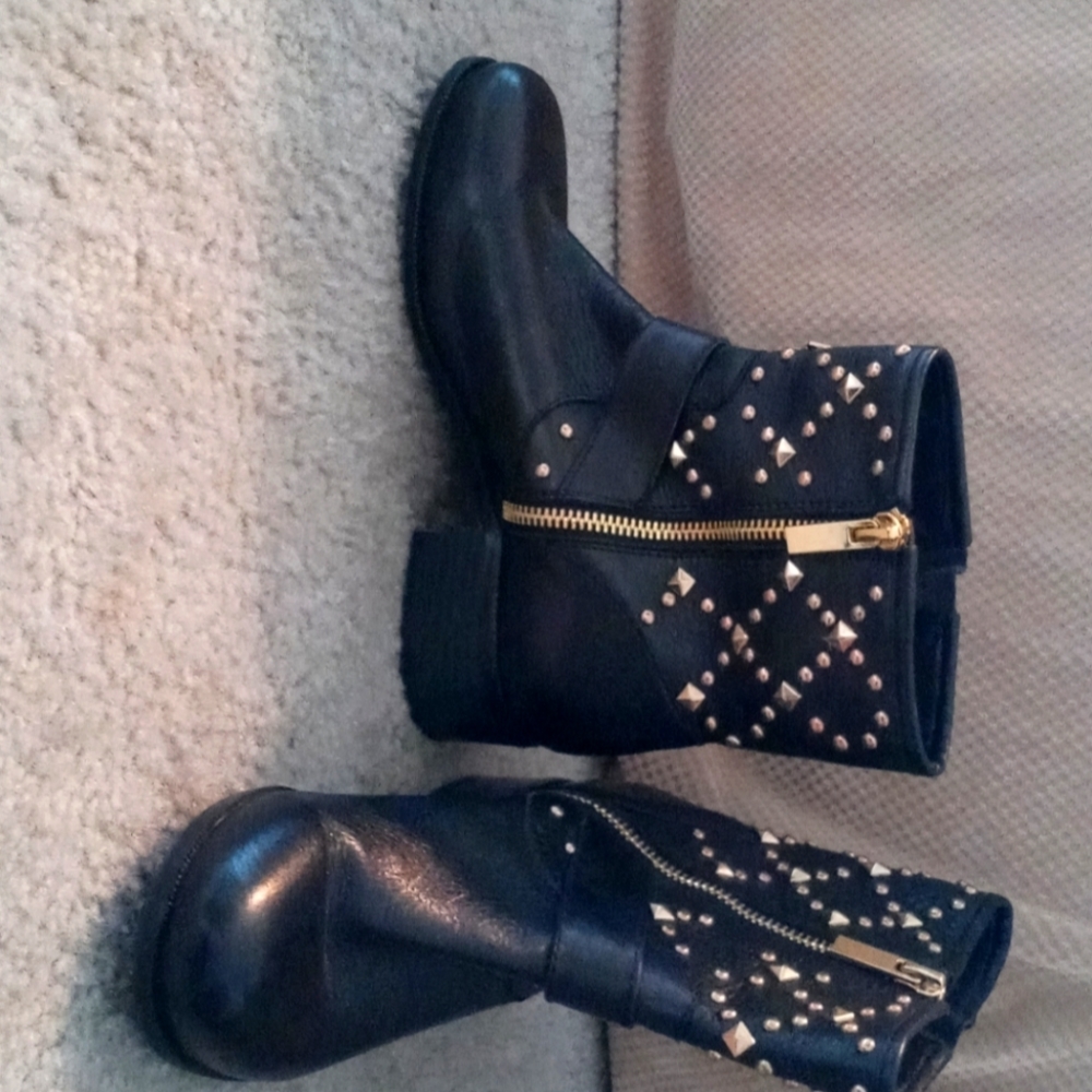 InC. International concept leather ankle boot